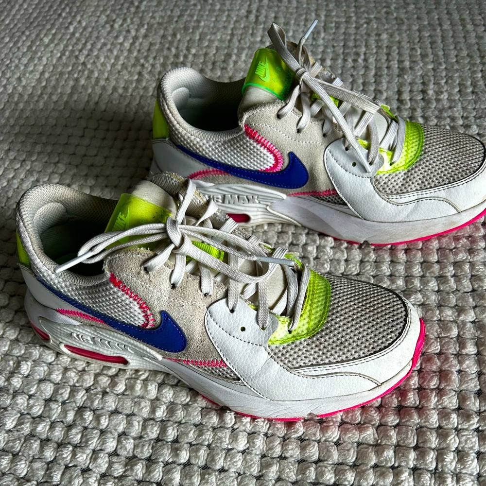 Nike Air Max Excee
White Pink Blue Green Sneaker
